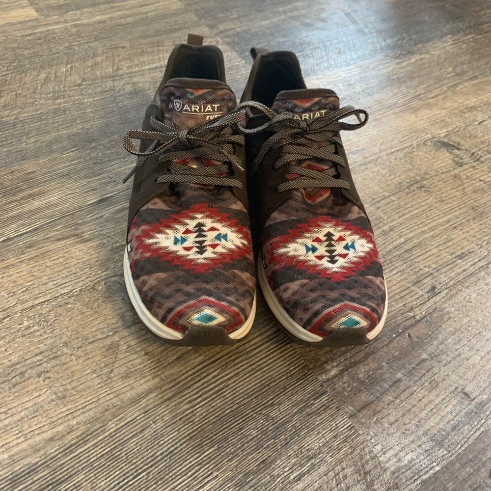 Ariat fuse tennis shoes